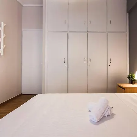 Comfy Athenian 1bd Next To Neos Kosmos Metro *
