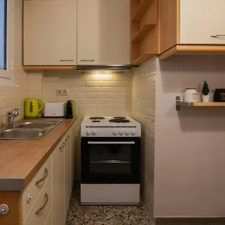 Comfy Athenian 1bd Next To Neos Kosmos Metro *