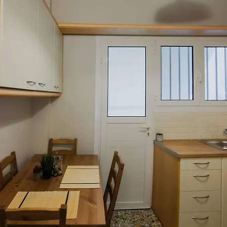 Comfy Athenian 1bd Next To Neos Kosmos Metro